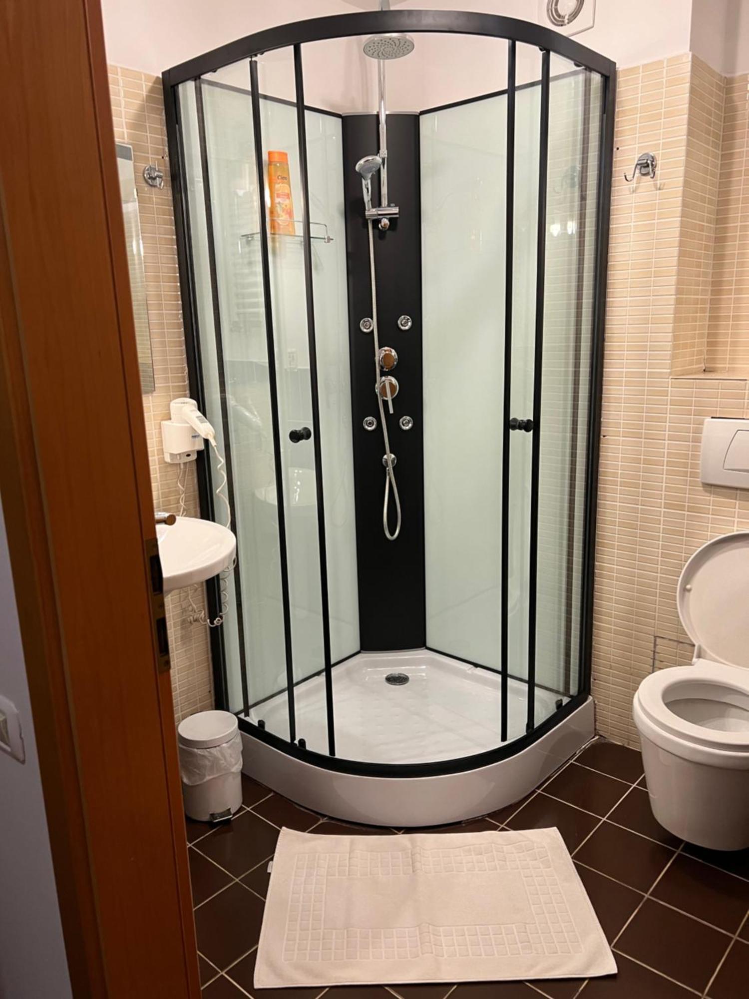 טימישוארה Hotel Vandia מראה חיצוני תמונה